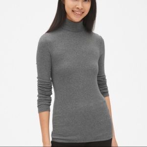 Gray turtleneck long sleeve top